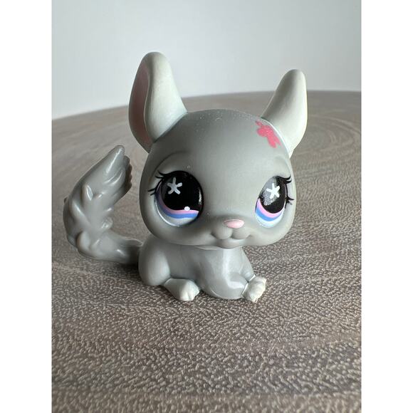 Littlest Pet Shop LPS #495 Grey Chinchilla Purple Eyes Pink Flower 2007 Hasbro - Picture 6 of 6